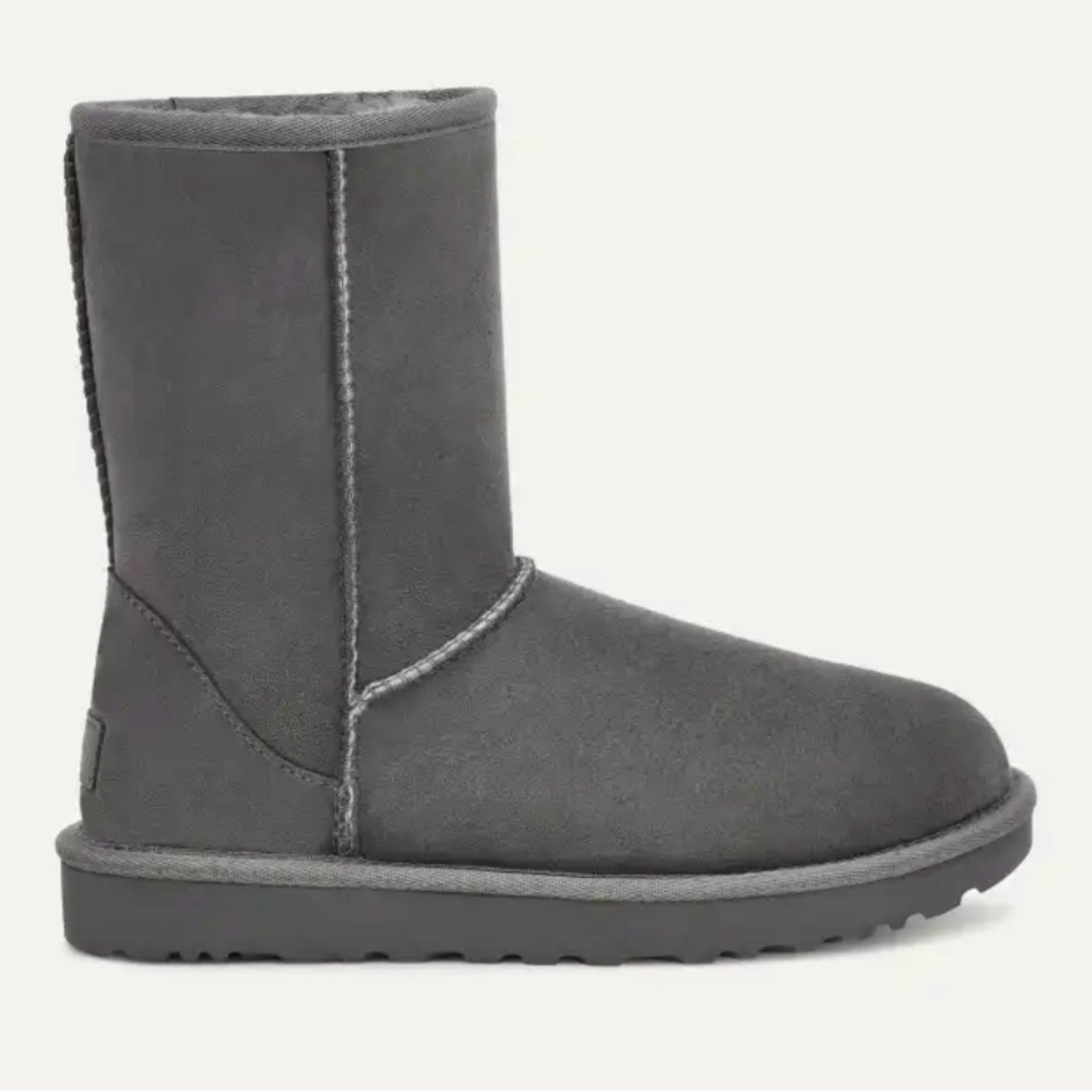 UGG classic short grey women’s boot size 6 VGUC